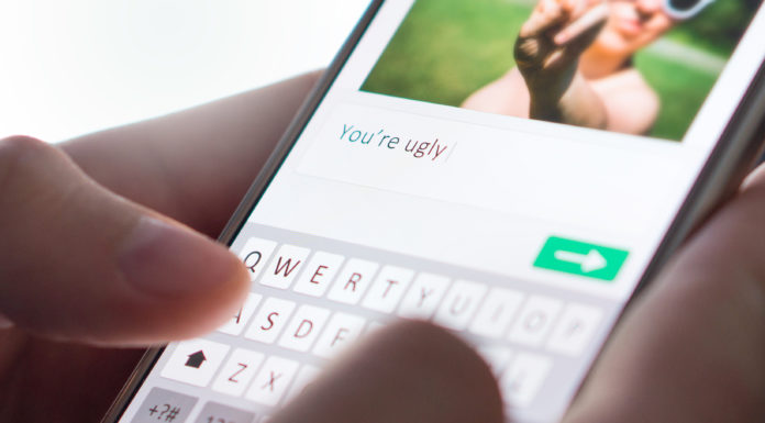 Skriver elak kommentar på sociala medier